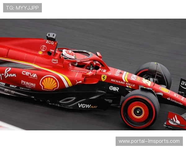 赛后迈凯伦车队合影留念，工作人员欢呼庆祝双料冠军